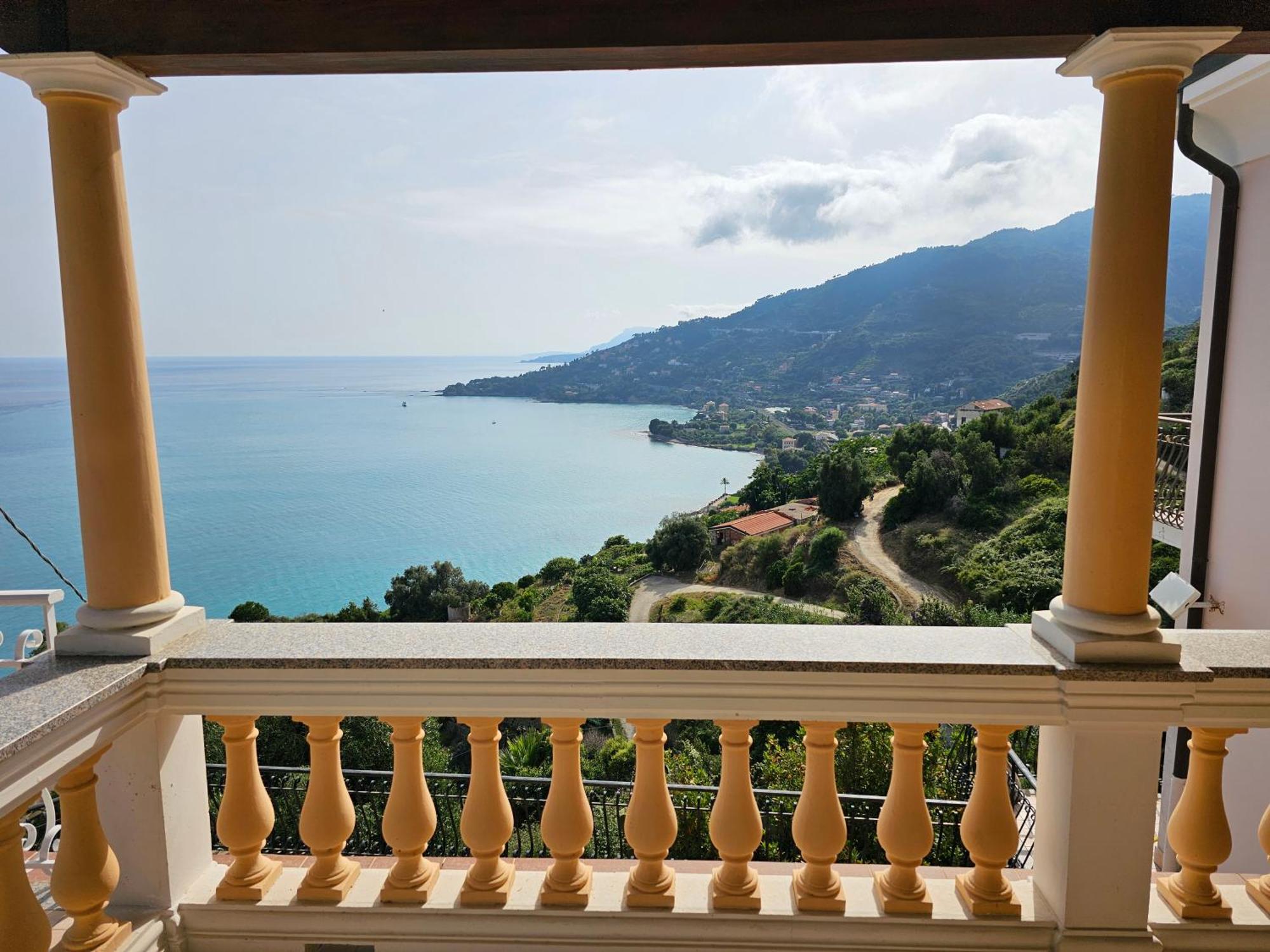 Avocado Villa Ventimiglia Exterior photo